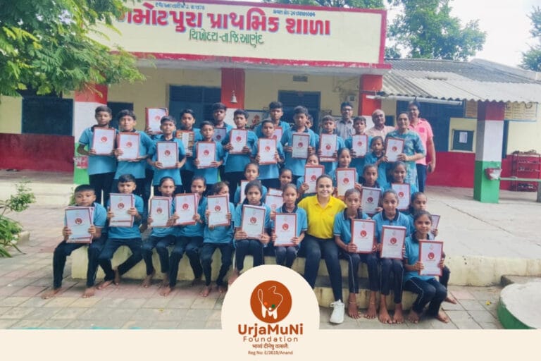 2 ग्रामीण शालाओं के 200 विद्यार्थियों को ऊर्जामुनि फाउंडेशन की शैक्षिक भेंट