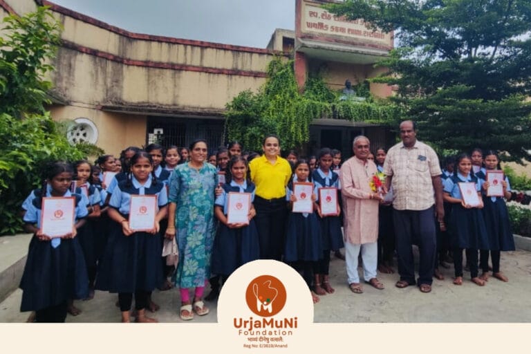 2 रासनोल शालाओं के 300 विद्यार्थियों को ऊर्जामुनि फाउंडेशन की शिक्षोपयोगी भेंट