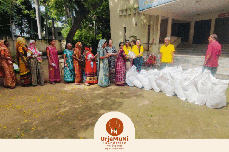 विधवा एवं निराधार बहनों को ऊर्जामुनि फाउंडेशन की करुणामयी अन्न-सेवा