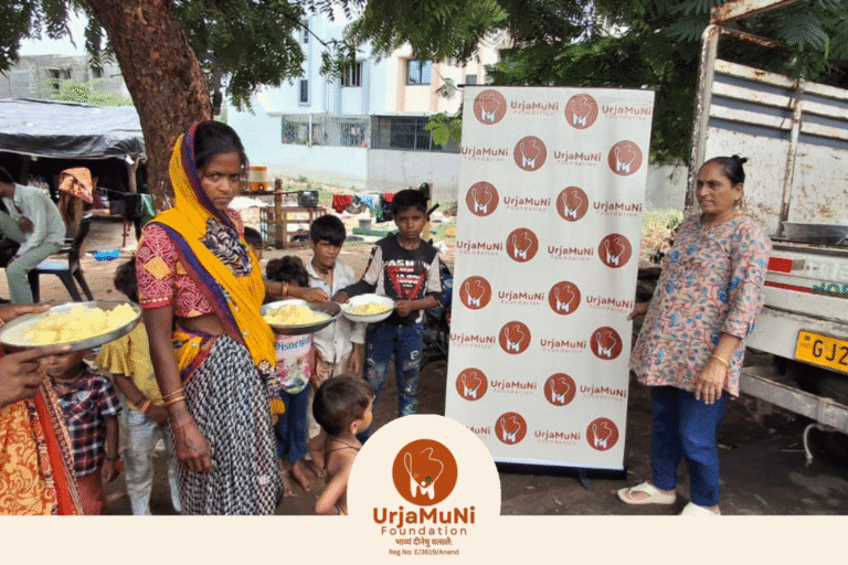 मिहिष्का के जन्मदिवस पर ऊर्जामुनि फाउंडेशन द्वारा जरूरतमंदों को भोजन सेवा