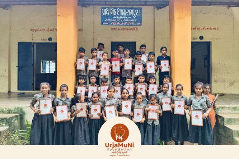 दामपुरा और रामपुरा शालाओं के 225 विद्यार्थियों को ऊर्जामुनि फाउंडेशन की शैक्षिक भेंट