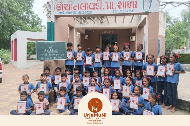 खंभोलज और कोचा तलावड़ी शालाओं के 100 विद्यार्थियों को ऊर्जामुनि फाउंडेशन की शैक्षिक भेंट