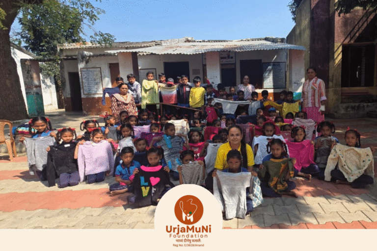 शंकरपुरा (वडोद) के बच्चों को ऊर्जामुनि फाउंडेशन  की सर्दी से राहत – स्वेटर वितरण सेवा